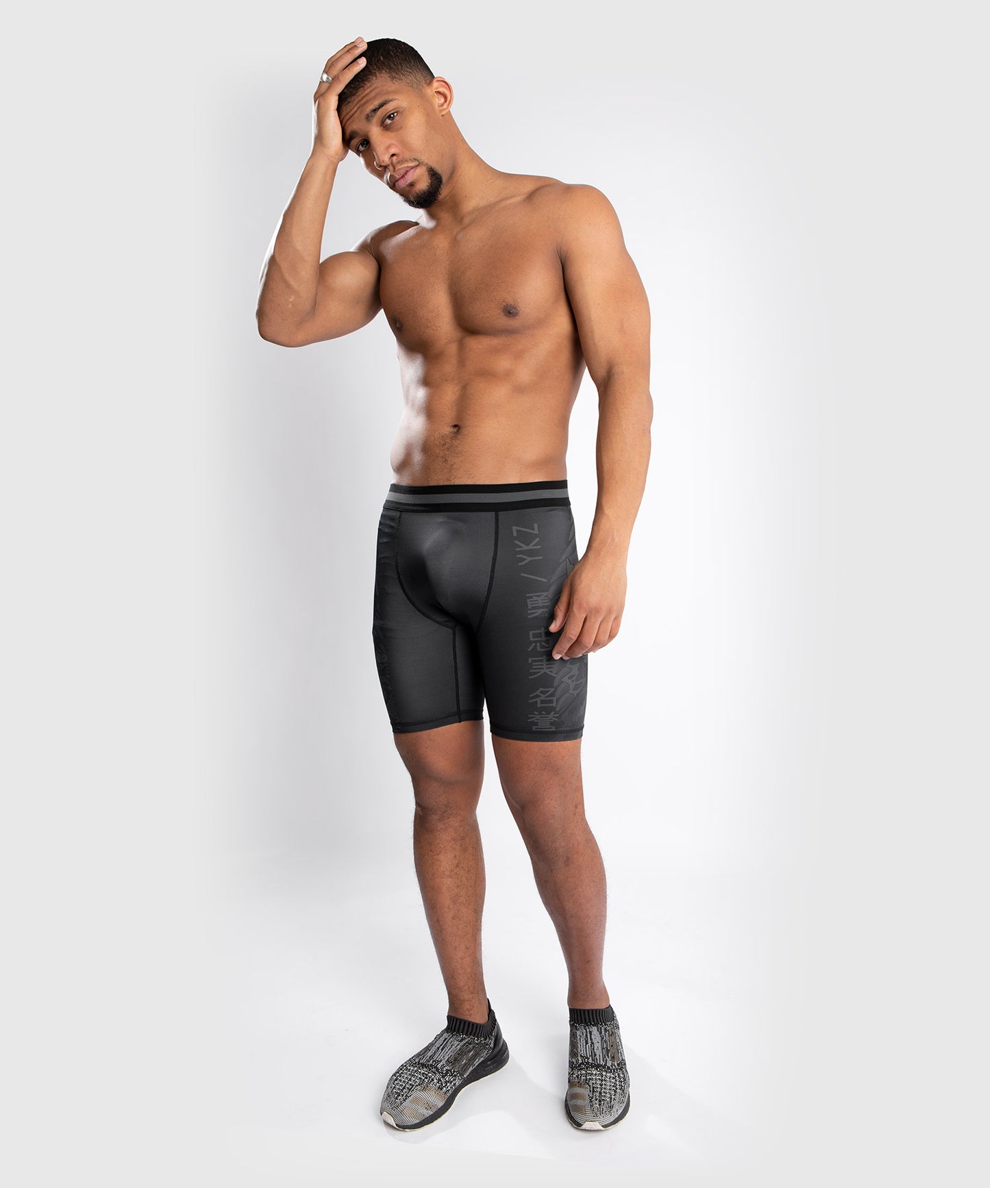 Venum YKZ21 Vale Tudo-short - zwart/zwart