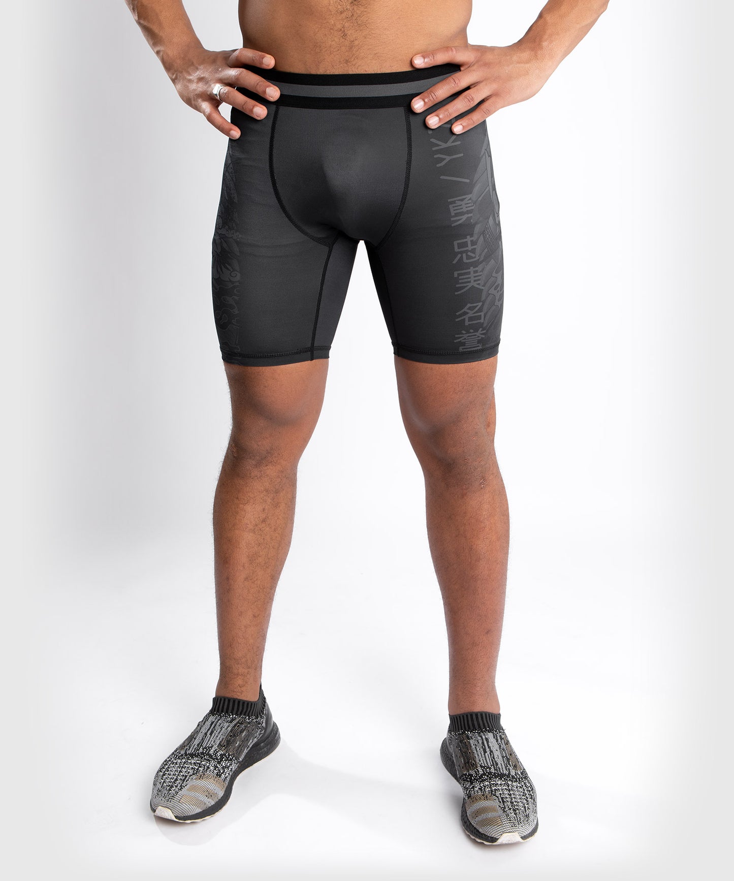 Venum YKZ21 Vale Tudo-short - zwart/zwart