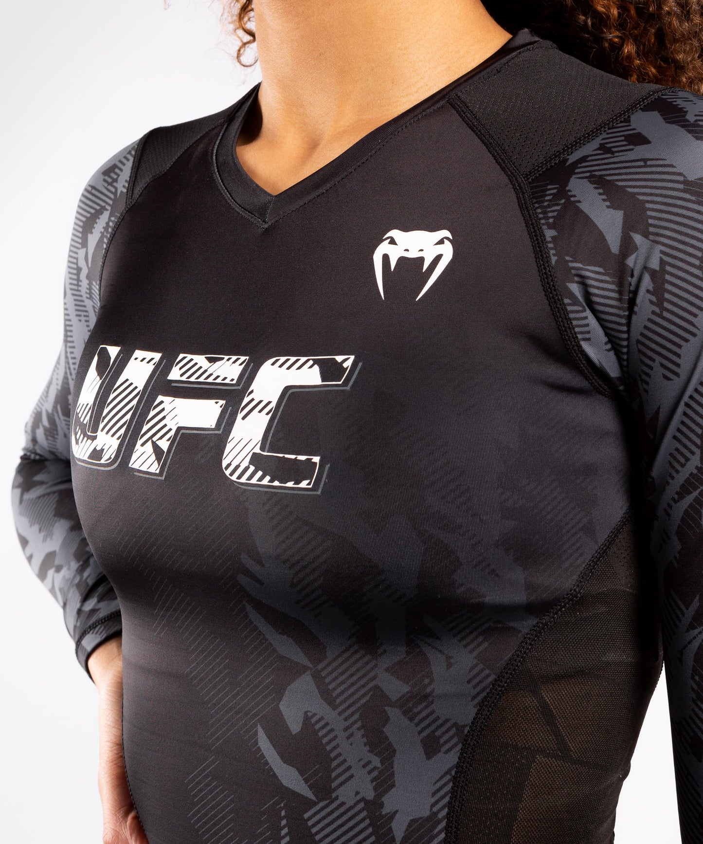 UFC Venum Authentic Fight Week Performance Long Sleeve Rashguard voor dames - Zwart