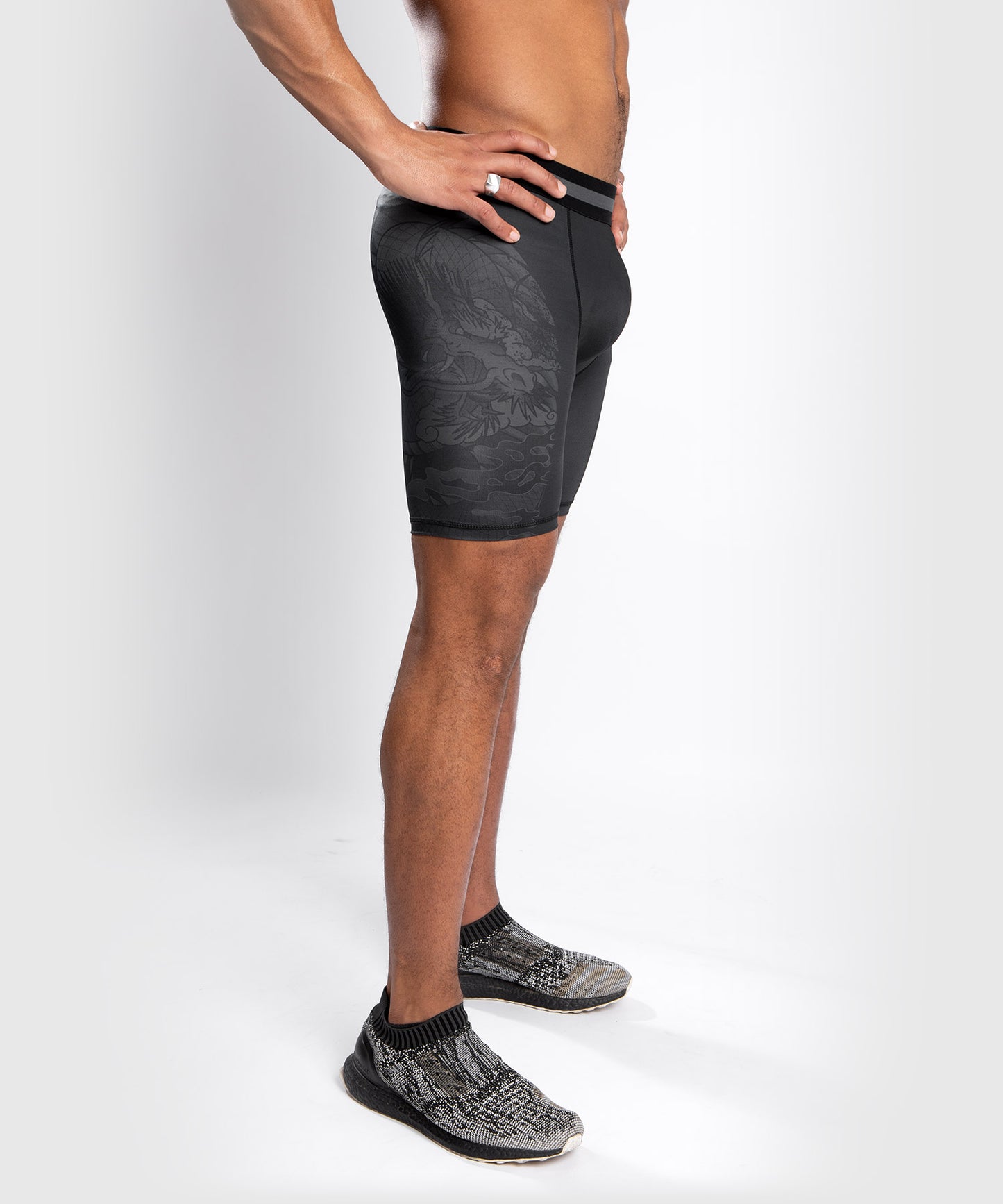 Venum YKZ21 Vale Tudo-short - zwart/zwart