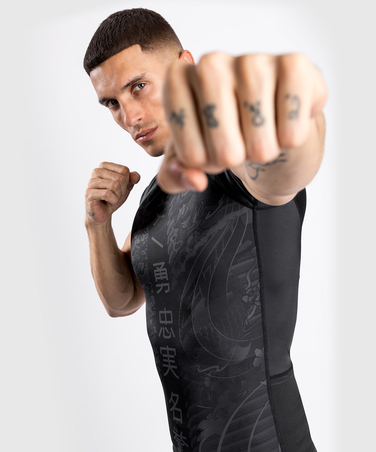 Venum YKZ21 compressie-t-shirt - Korte Mouwen - Zwart/Zwart