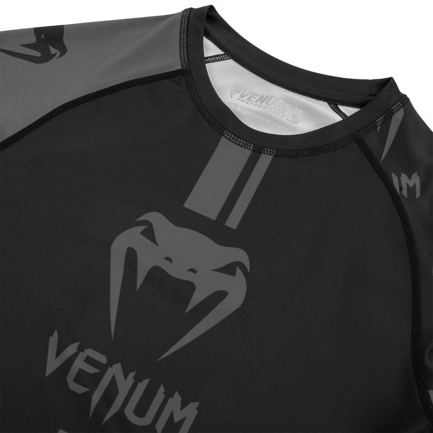 Venum Logos Rashguard - Korte mouwen - Zwart/Zwart