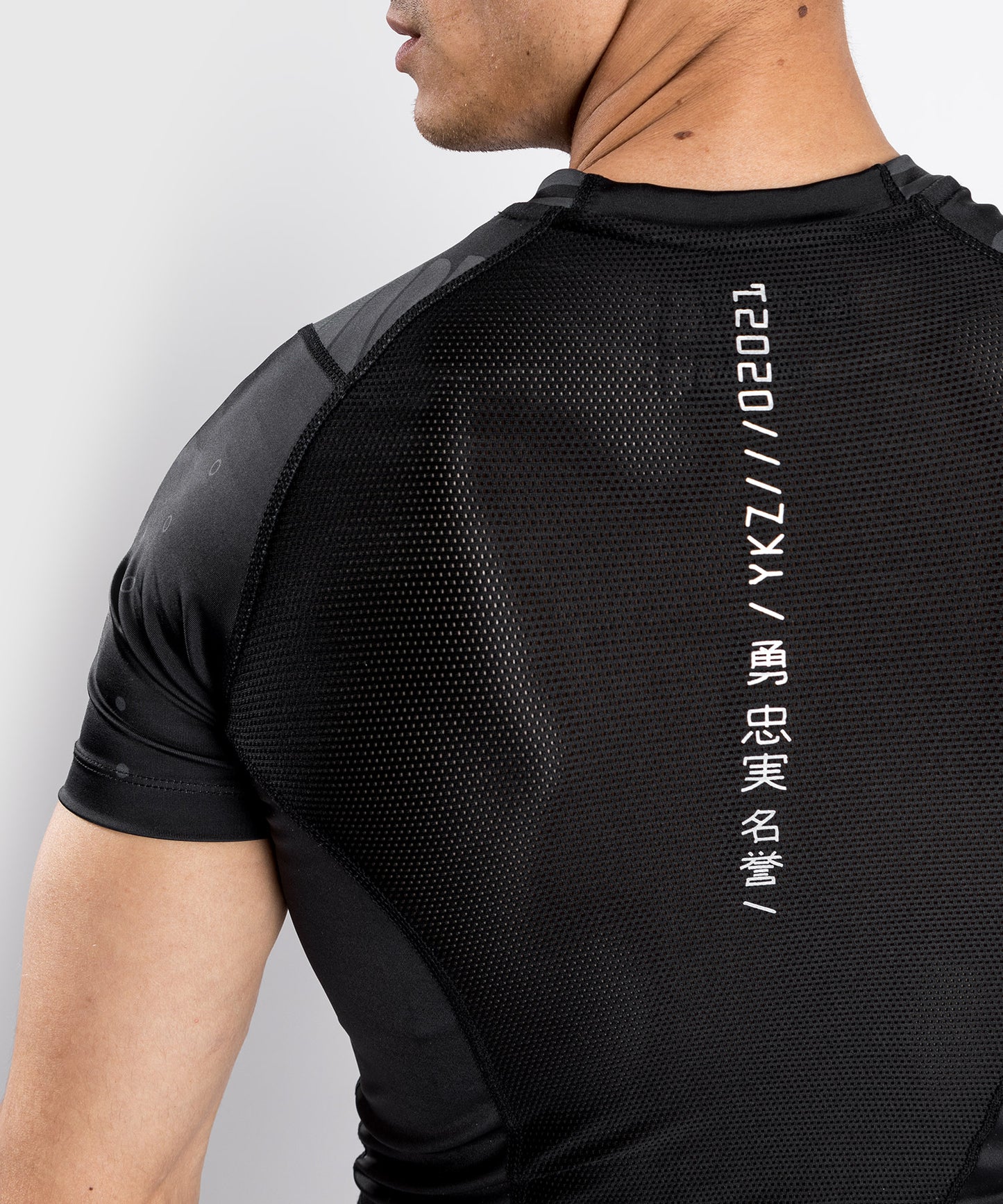 Venum YKZ21 compressie-t-shirt - Korte Mouwen - Zwart/Zwart