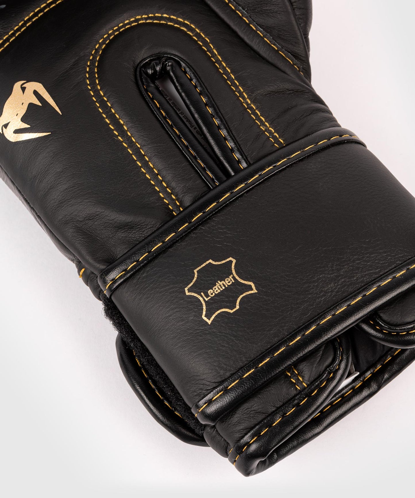 Venum Shield Pro bokshandschoenen klittenband - Zwart/Zwart-Goud