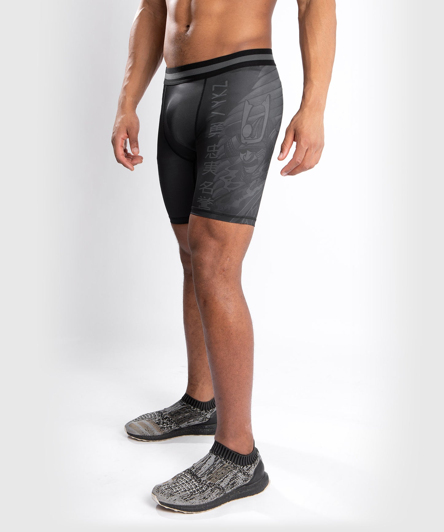 Venum YKZ21 Vale Tudo-short - zwart/zwart