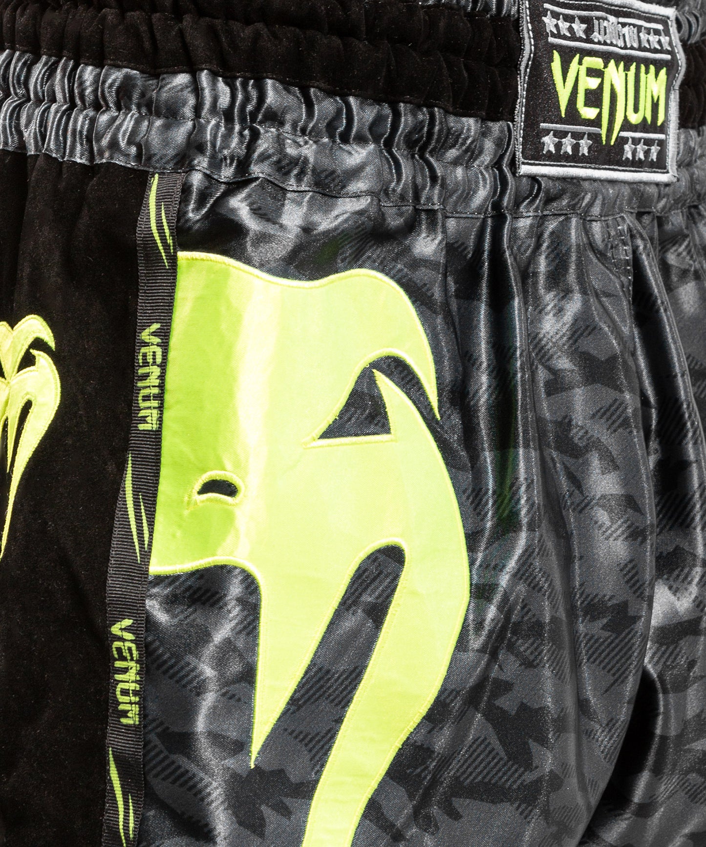 Venum Giant Camo Muay Thai Shorts - Zwart/Geel