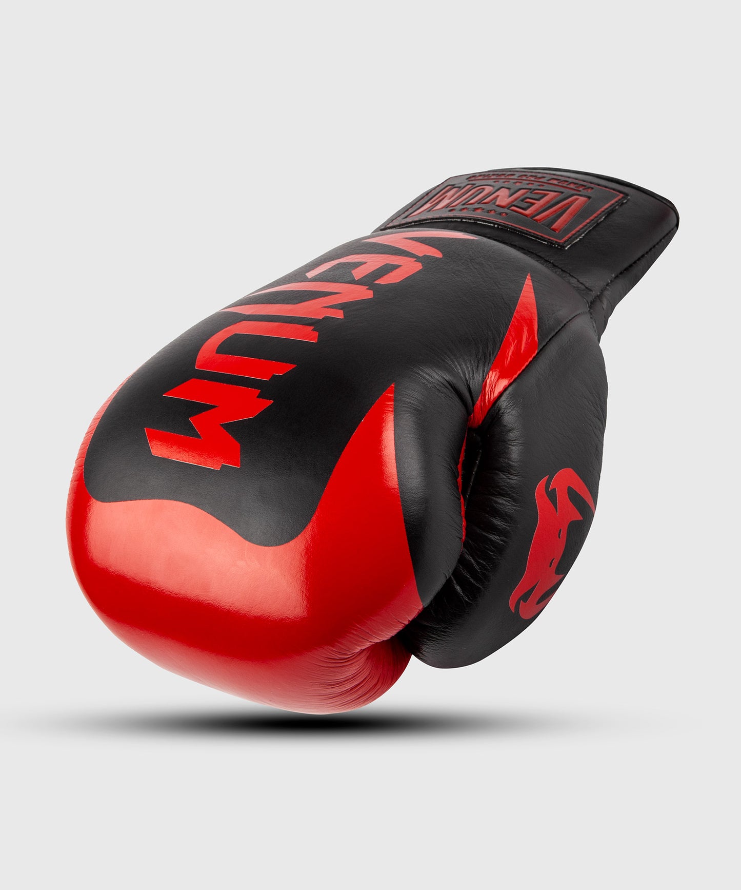 Venum Hammer Pro bokshandschoenen - met veters - Zwart/Rood