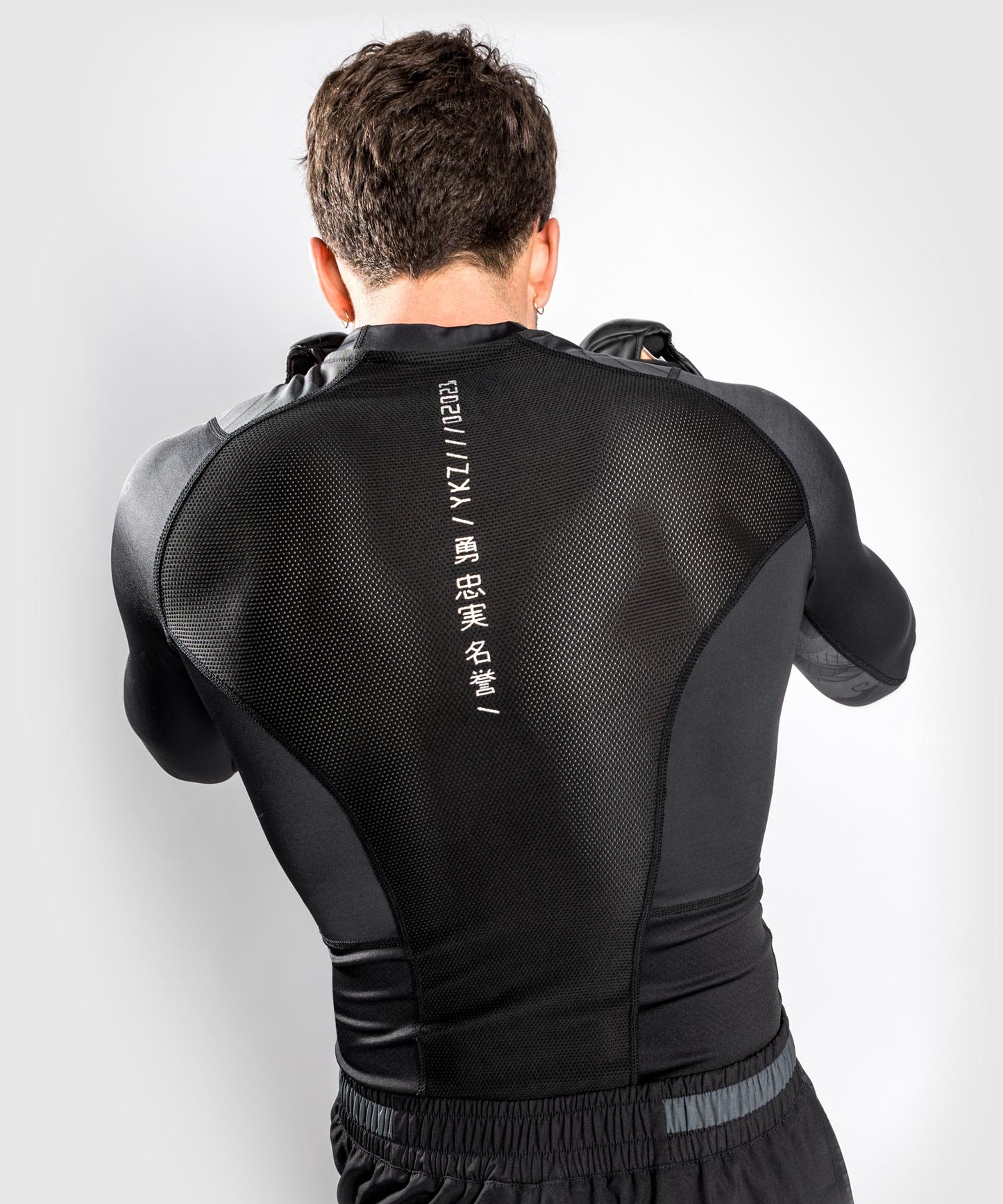 Venum YKZ21 compressie-t-shirt - Lange Mouwen - Zwart/Zwart